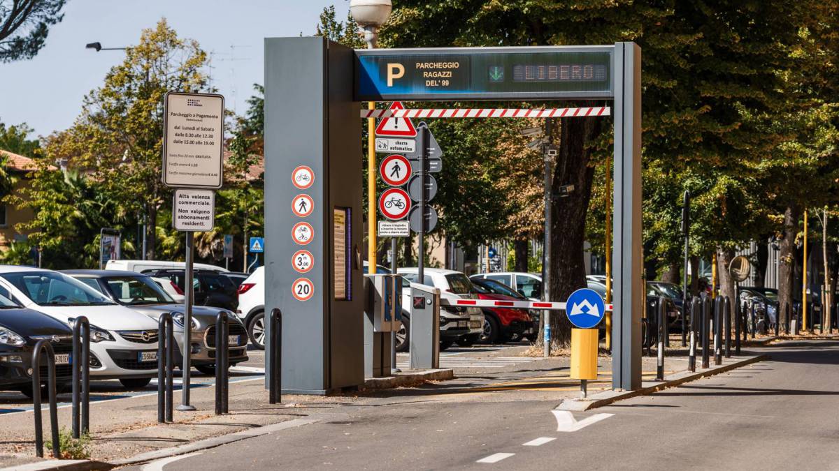 imola-avvio-sistema-telepass-parcheggi-sbarre-guerrazzi-ragazzi-del-99-centro-citta